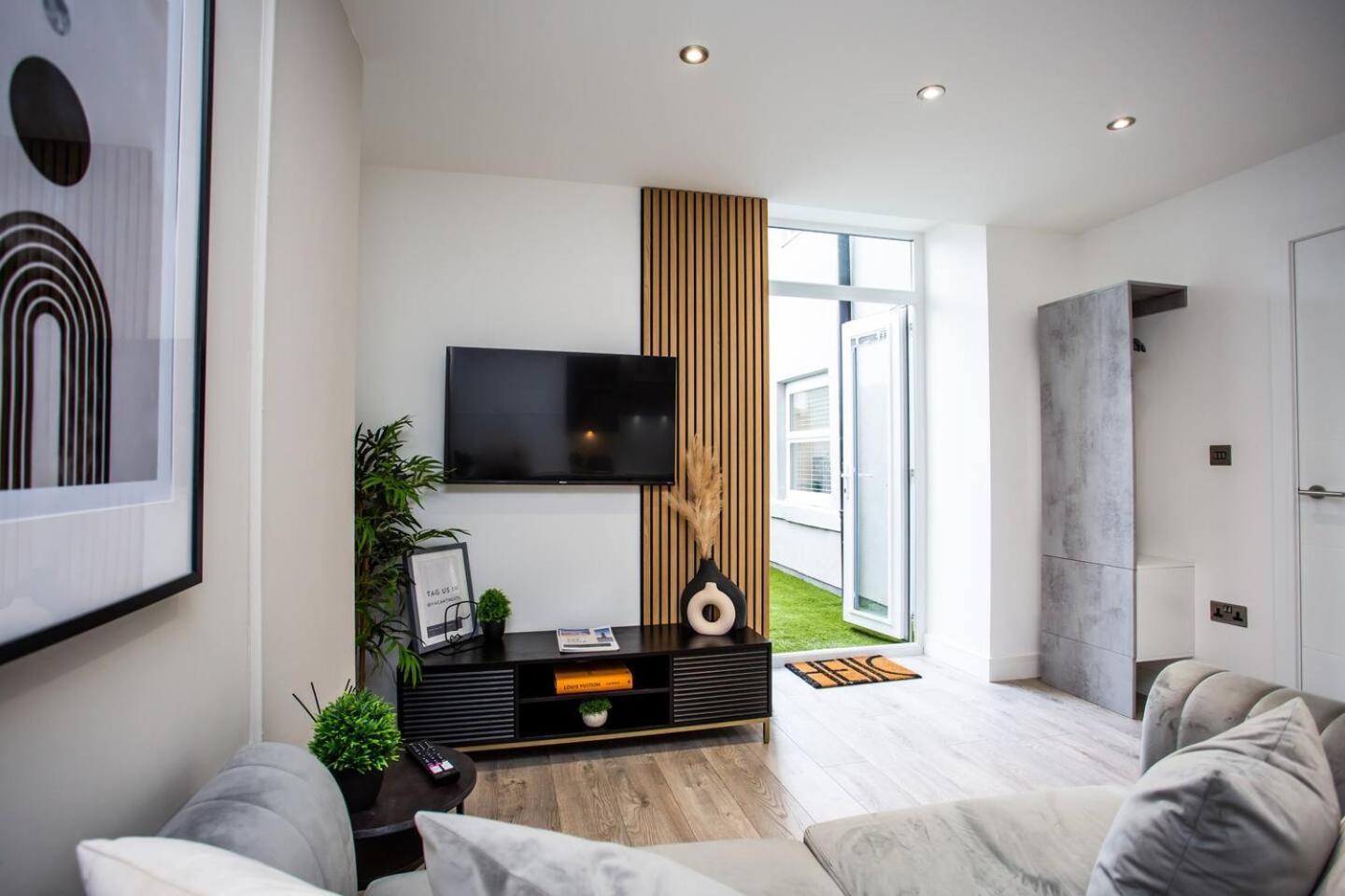 Entire Modern One Bed *roker Sea Front* *