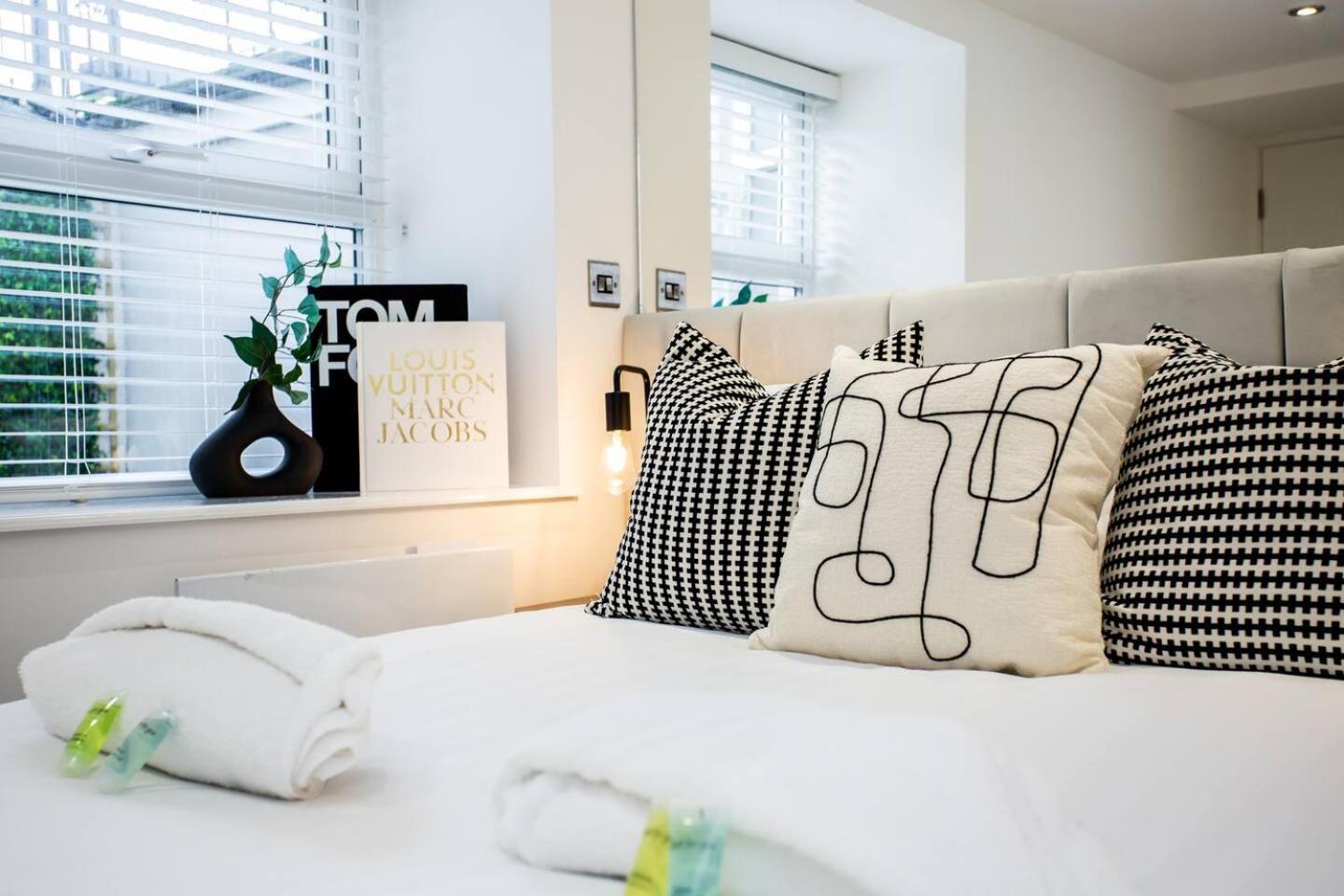 Entire Modern One Bed *roker Sea Front*