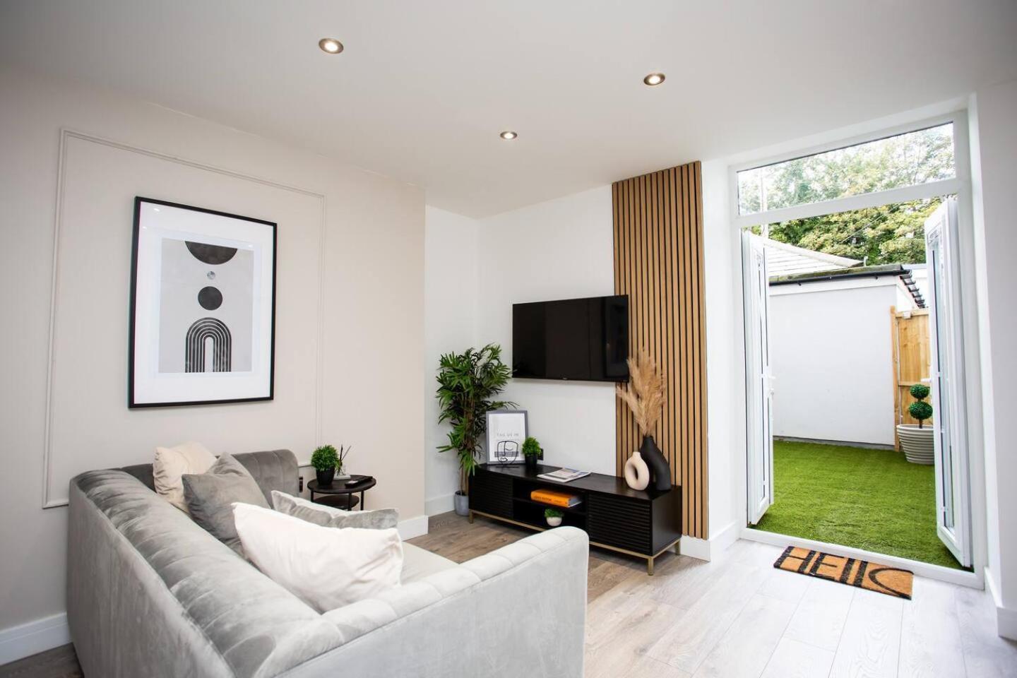 Entire Modern One Bed *roker Sea Front*