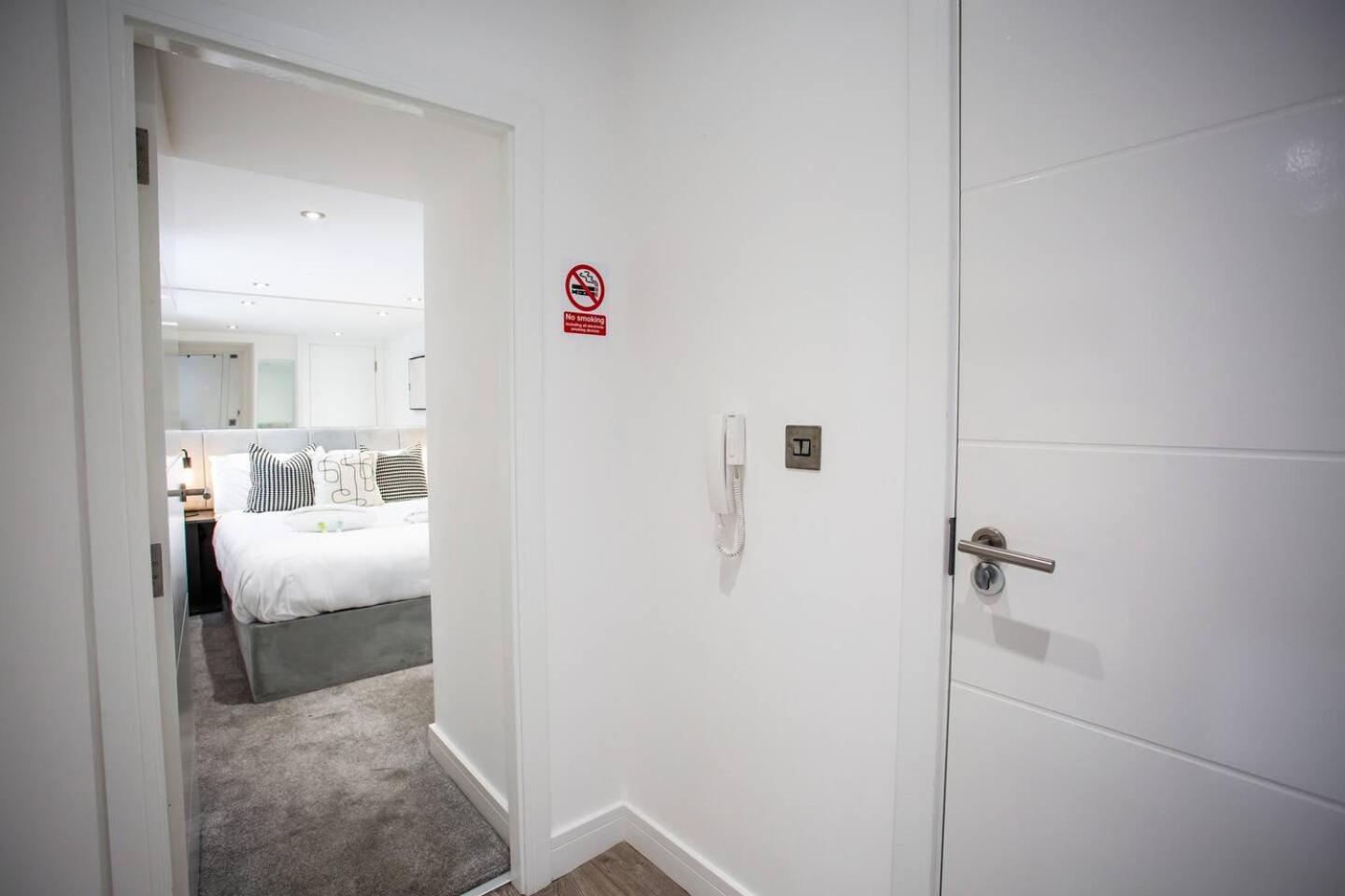 Entire Modern One Bed *roker Sea Front* Apartment