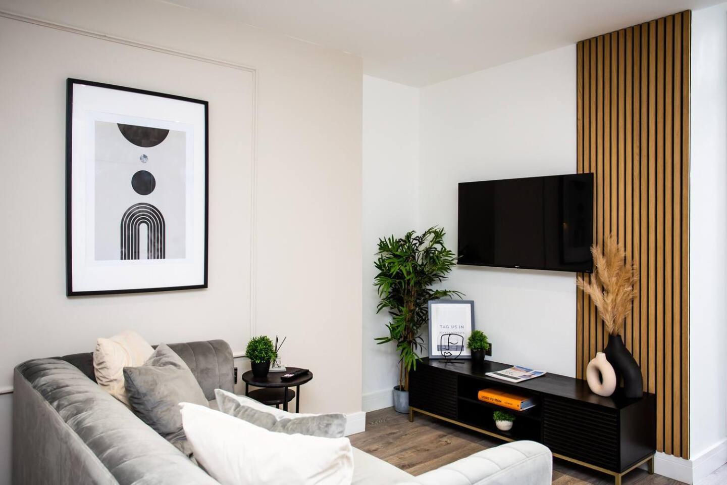 Apartment Entire Modern One Bed *roker Sea Front* *