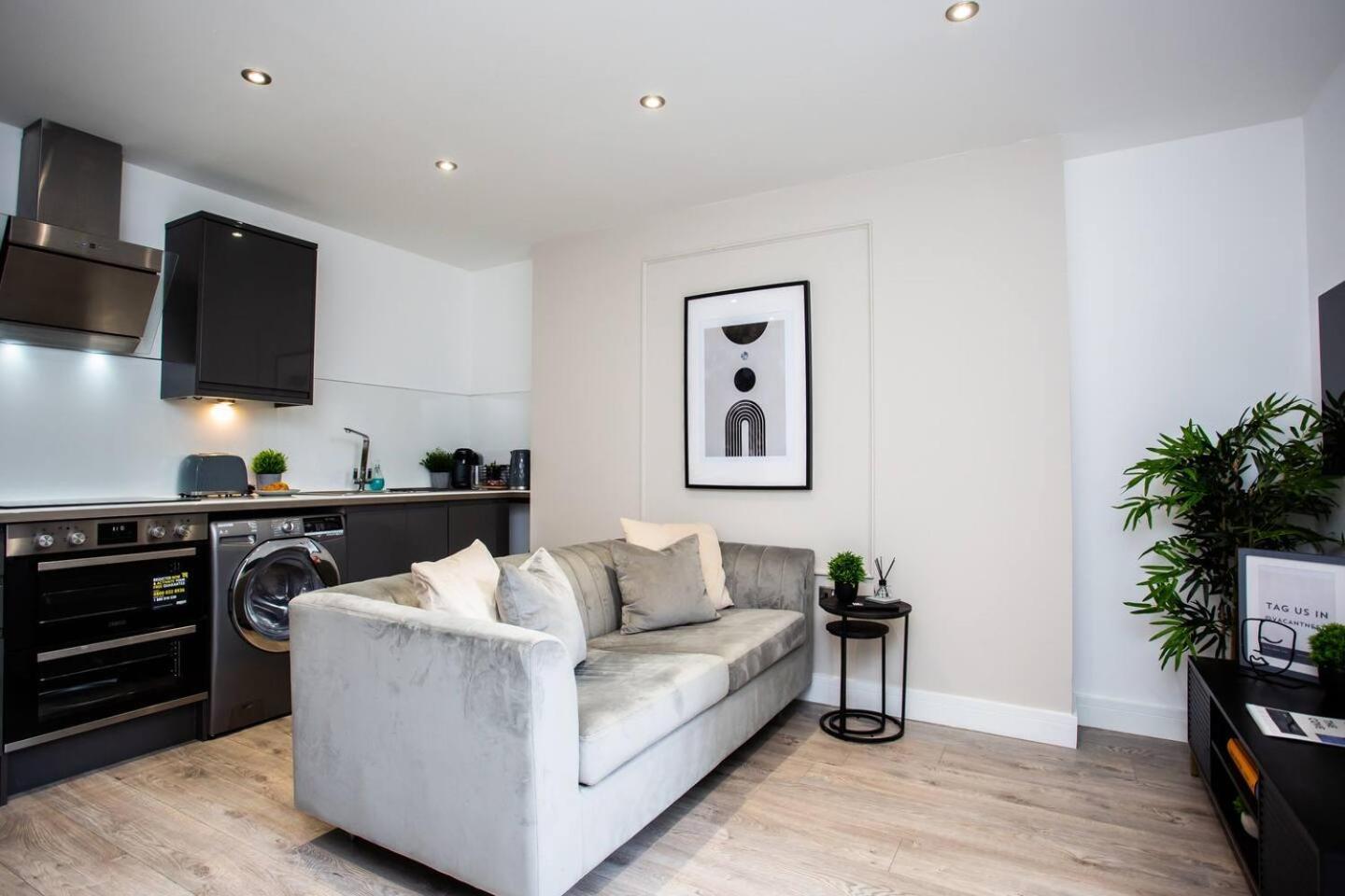 Apartment Entire Modern One Bed *roker Sea Front* Sunderland (Tyne and Wear)